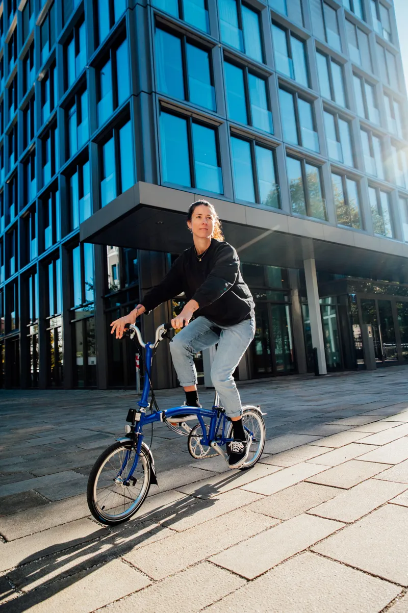 Brompton C-Line Explore Mid Bar Folding Bike 2022 Picadilly Blue-3